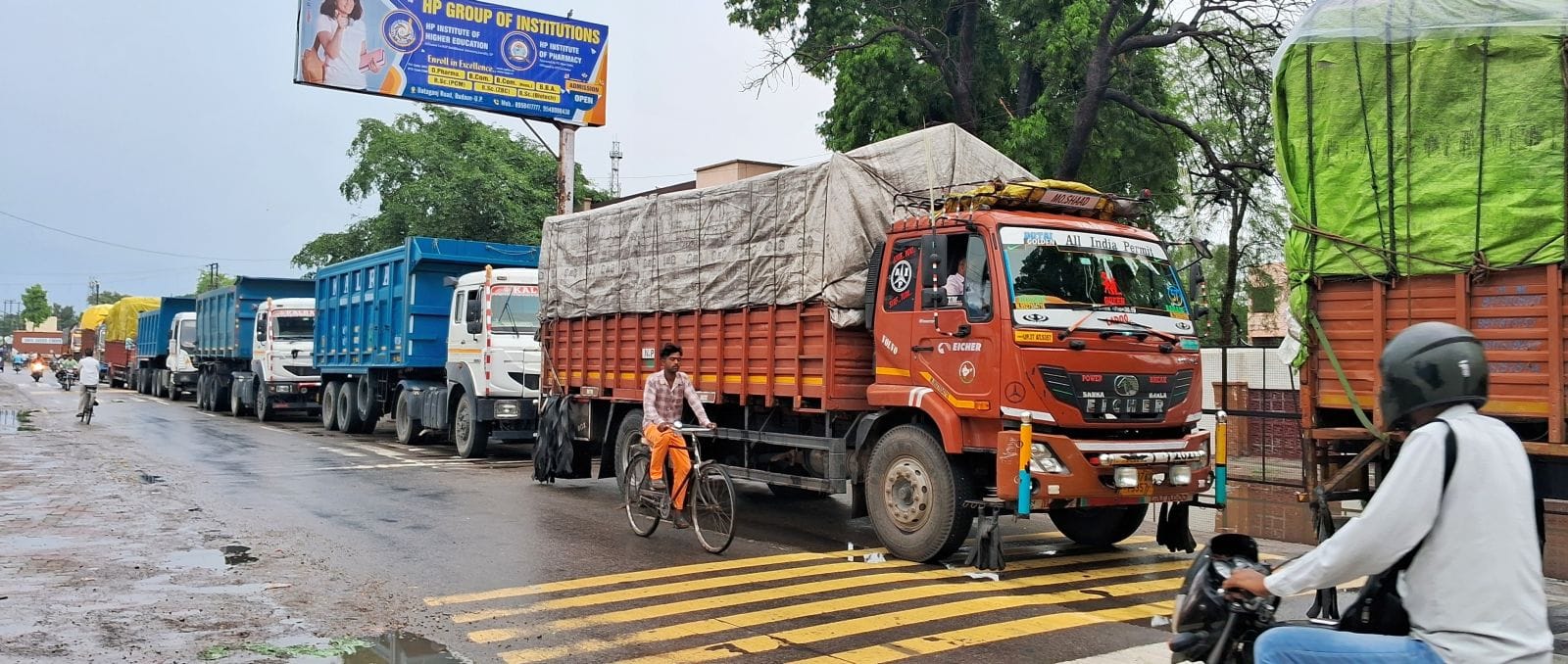 दबतोरी अस्पताल परिसर में भरा बारिश का पानी। संवाद दबतोरी अस्पताल परिसर में भरा बारिश का पानी। संवाद