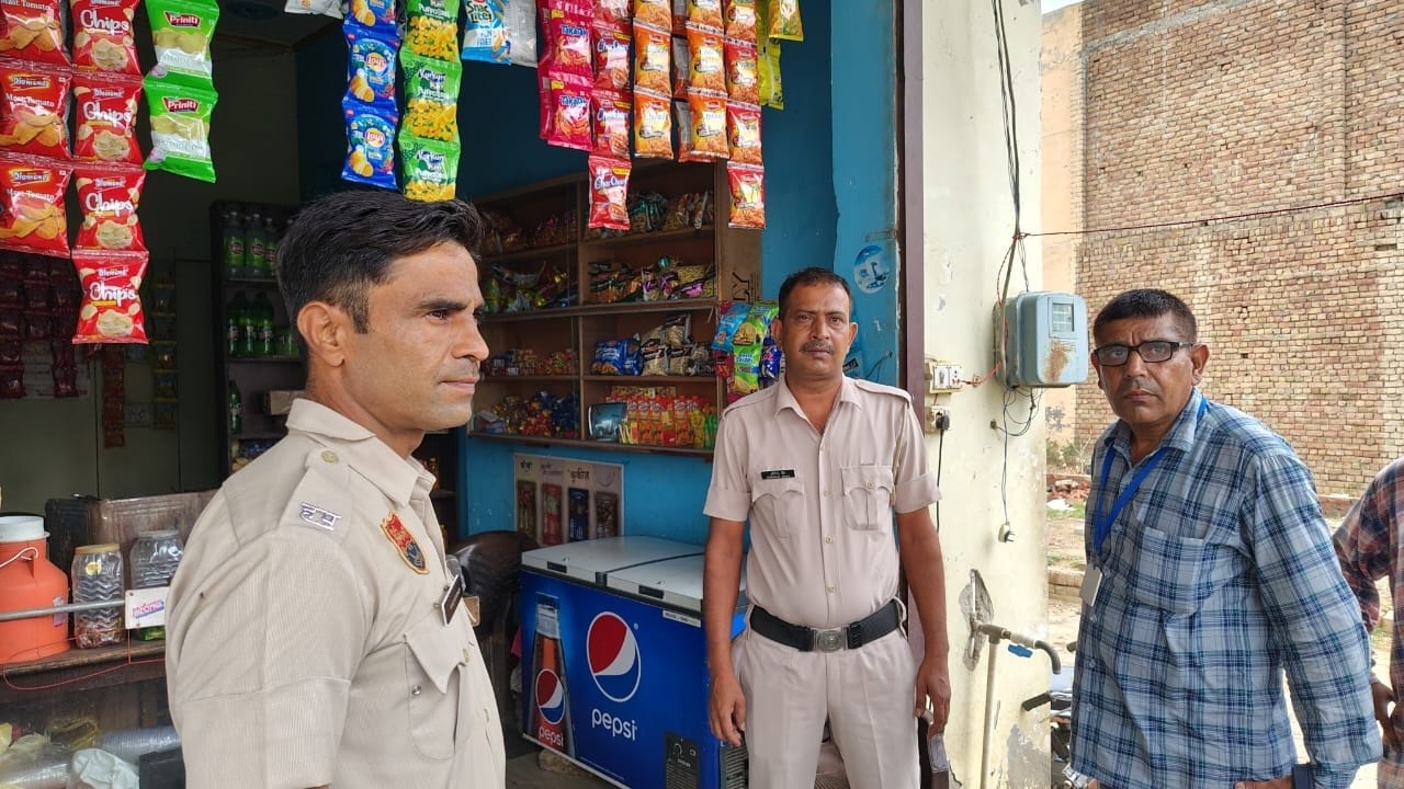 28जेएनडी17: धूम्रपान करने वाले को जागरूक करने लिए बनाई गई टीम। संवाद