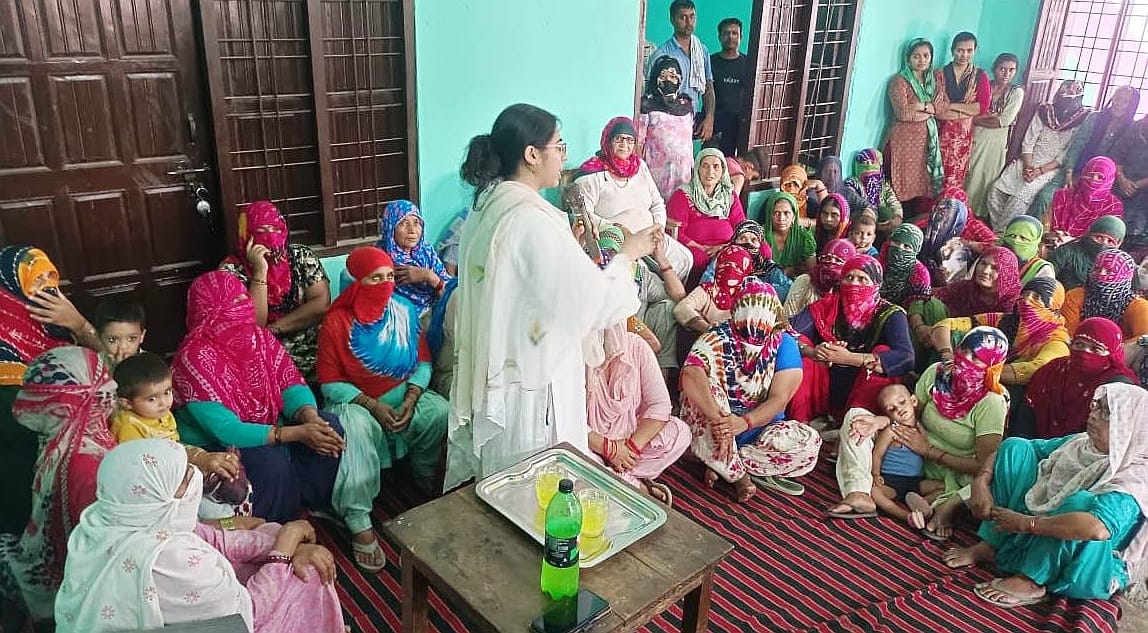 28जेएनडी27: महिलाओं को संबोधित करते हुए वृंदा शर्मा। स्रोत संगठन 28जेएनडी27: महिलाओं को संबोधित करते हुए वृंदा शर्मा। स्रोत संगठन