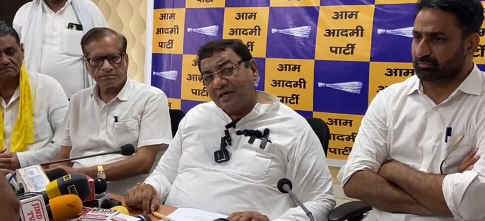 28जेएनडी35: पत्रकारों से बातचीत करते हुए आप पार्टी के प्रदेशाध्यक्ष सुशील गुप्ता। संवाद 28जेएनडी35: पत्रकारों से बातचीत करते हुए आप पार्टी के प्रदेशाध्यक्ष सुशील गुप्ता। संवाद