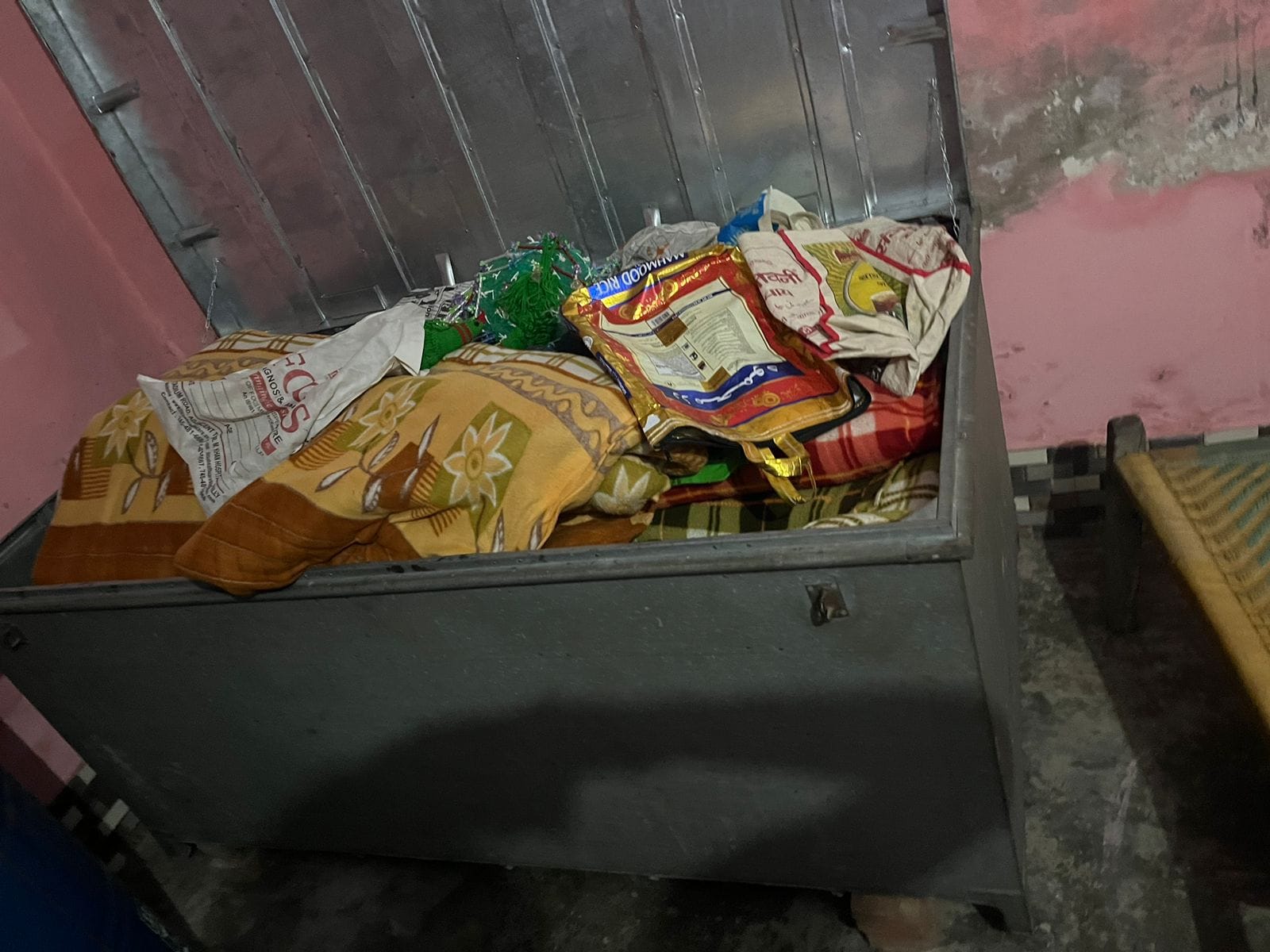 भमोरा। चोरी के घटना स्थल के फोटो-संवाद