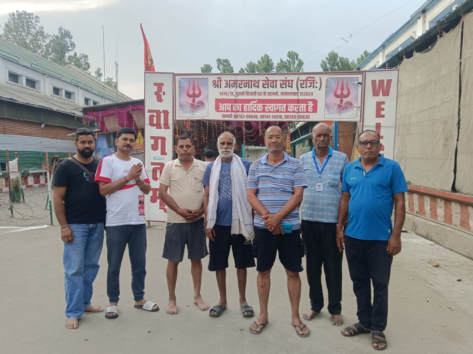 अमरनाथ यात्रा के पहले जत्थे में दर्शन करने पहुंचे अंबाला से भक्त अमित शर्मा व अन्य अमरनाथ यात्रा के पहले जत्थे में दर्शन करने पहुंचे अंबाला से भक्त अमित शर्मा व अन्य