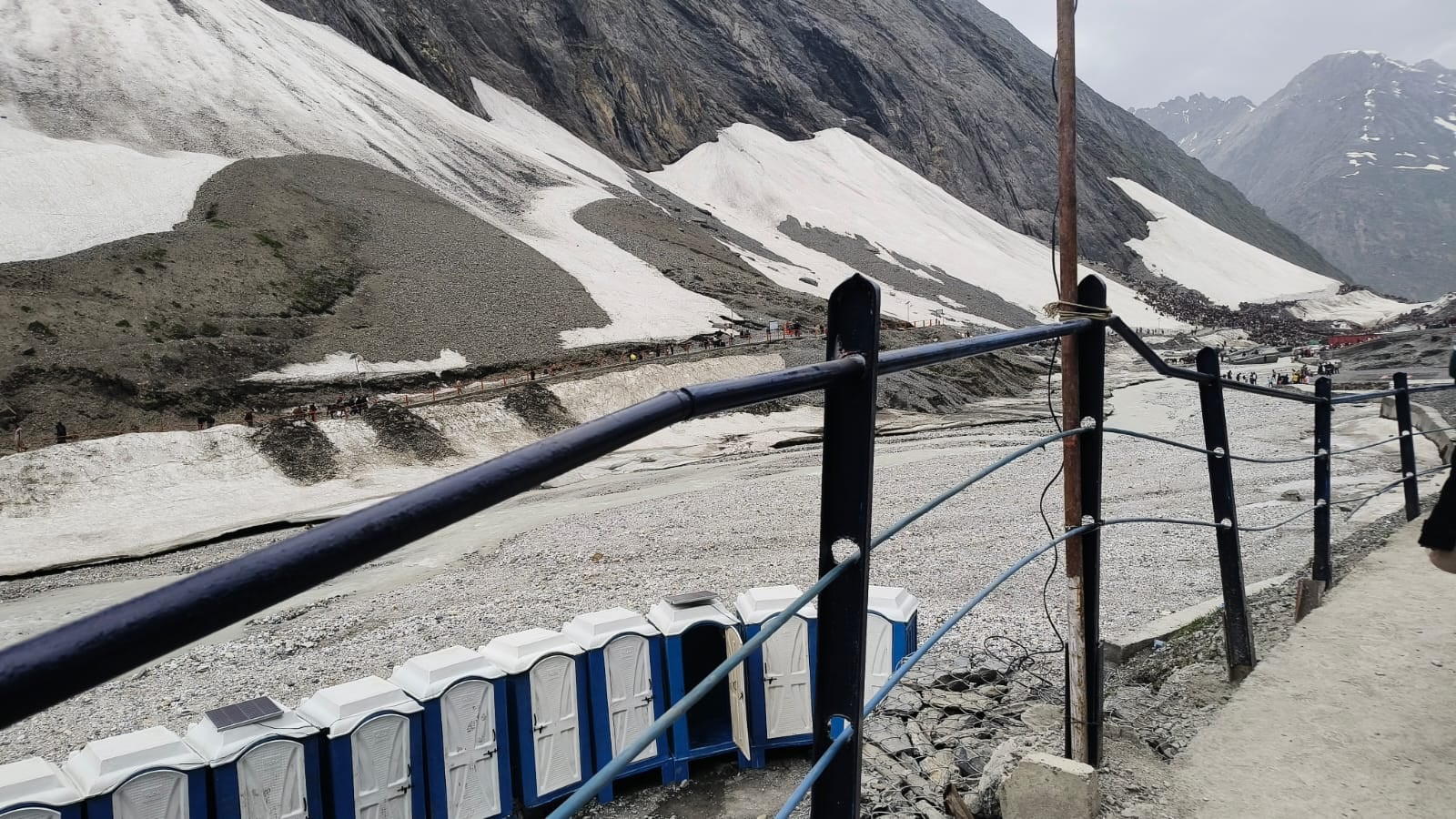 अमरनाथ यात्रा के पहले जत्थे में दर्शन करने पहुंचे अंबाला से भक्त अमित शर्मा व अन्य अमरनाथ यात्रा के पहले जत्थे में दर्शन करने पहुंचे अंबाला से भक्त अमित शर्मा व अन्य