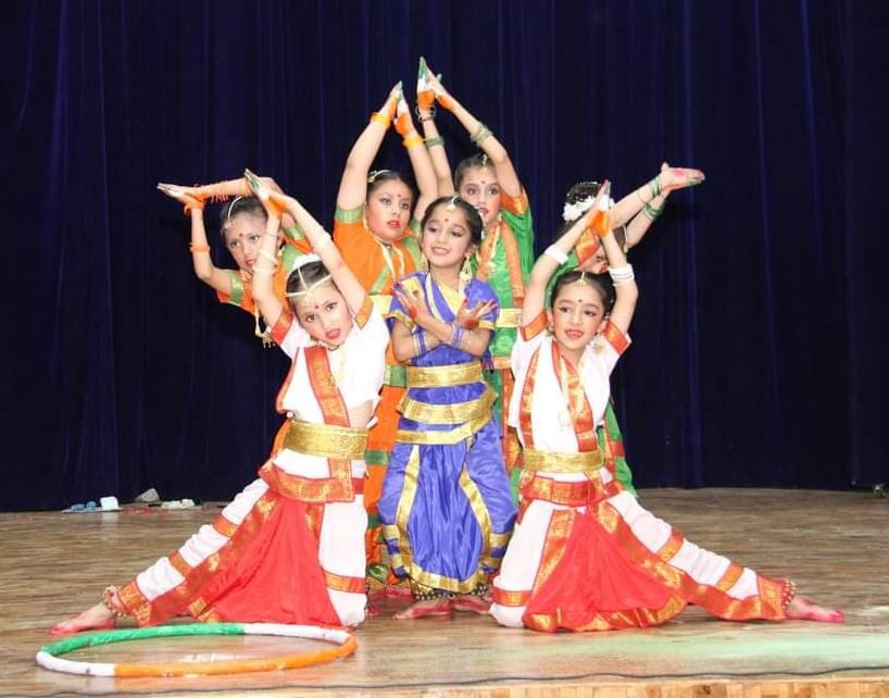 डीपीएस स्कूल झाकड़ी में देशभक्ति पर आधारित कार्यक्रम पेश करते छात्र छात्राएं। संवाद डीपीएस स्कूल झाकड़ी में देशभक्ति पर आधारित कार्यक्रम पेश करते छात्र छात्राएं। संवाद