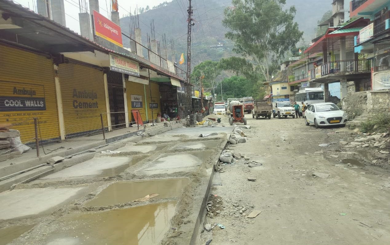 करोड़ों की लागत से वजीर बावड़ी थाचवा सडक़ का होगा कायाकल्प। संवाद करोड़ों की लागत से वजीर बावड़ी थाचवा सडक़ का होगा कायाकल्प। संवाद