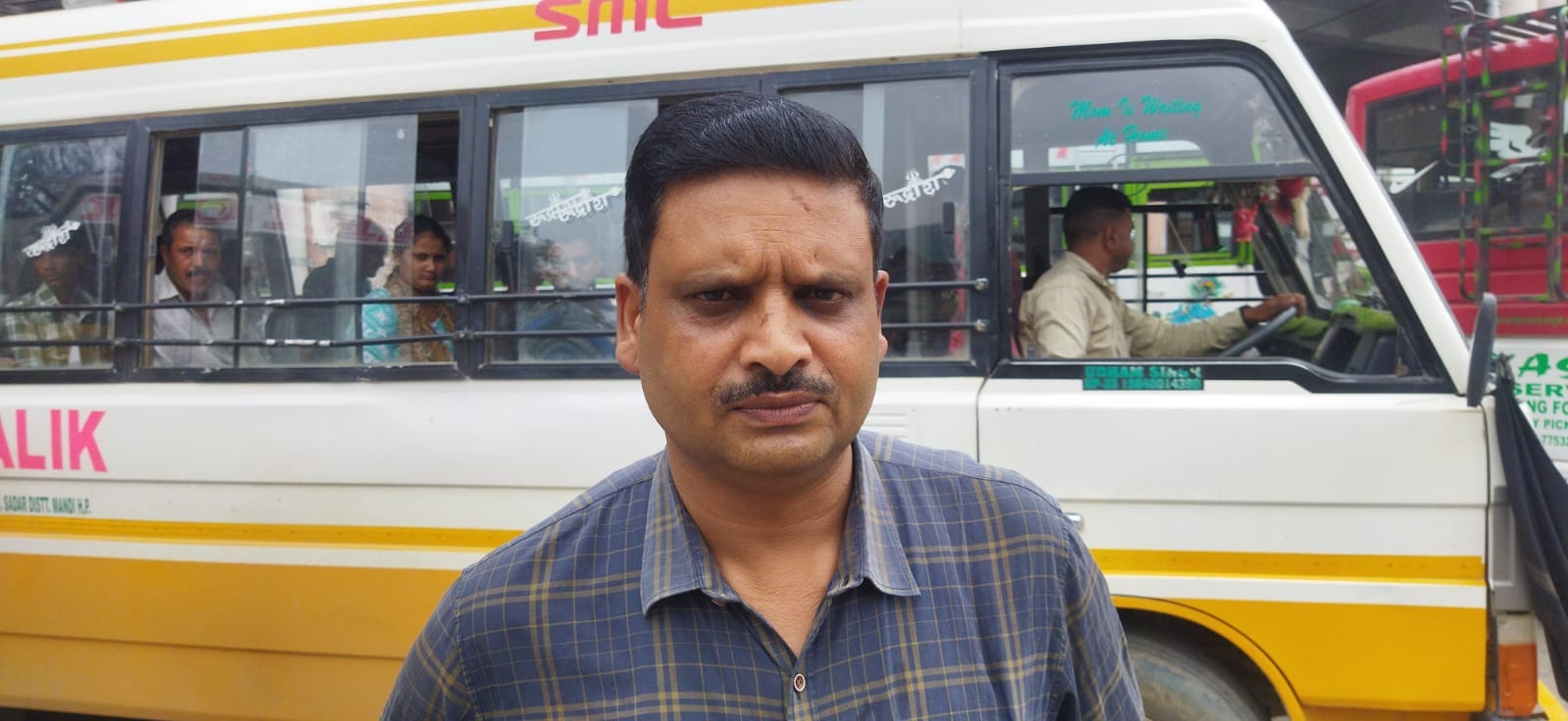 मंडी बस अड्डा प्रभारी पवन गुलेरिया। संवाद