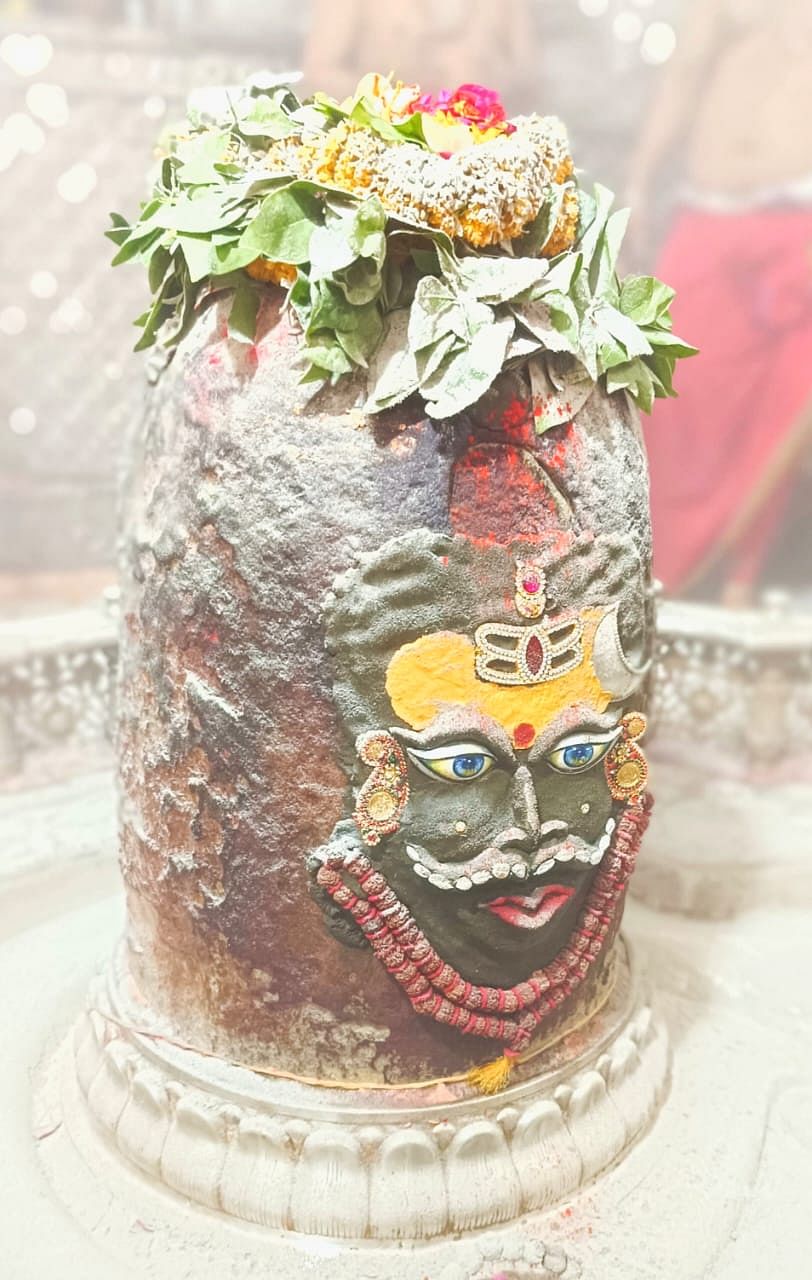 भस्मारती मे आज ....भांग का श्रंगार कर चन्द्र, त्रिपुंड और रुद्राक्ष की माला पहनकर सजे बाबा महाक