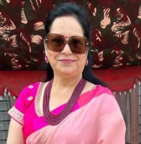 चारू धवन।