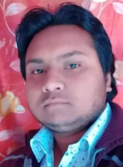 मधुबन कालोनी में पलटा ई-रिक्शा से निकलतीं सबारी। संवाद