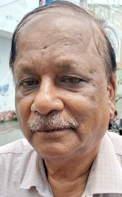 मधुबन कालोनी में पलटा ई-रिक्शा से निकलतीं सबारी। संवाद