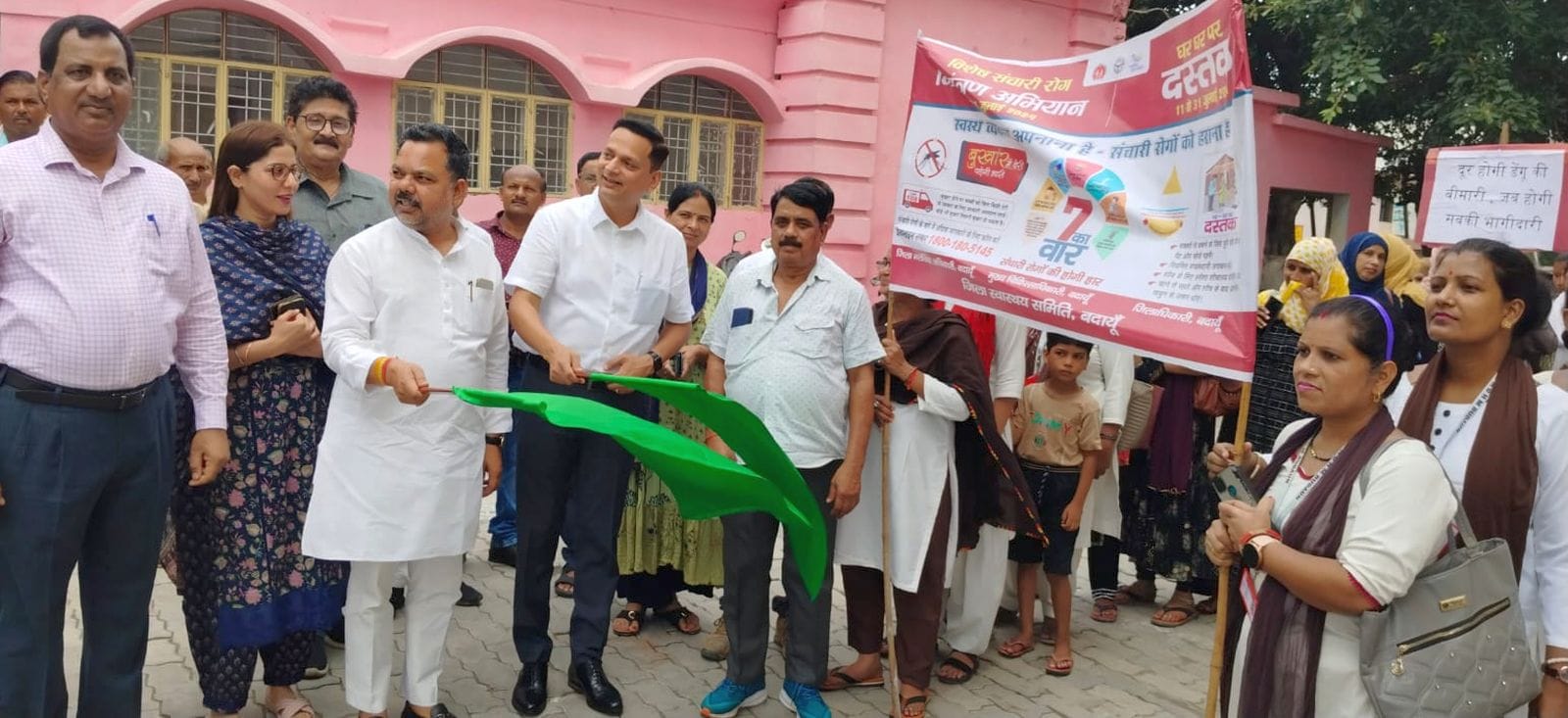 नगर पालिका इंटर कॉलेज की छात्राएं जागरूकता रैली निकालती हुई। स्रोत- प्रशासन नगर पालिका इंटर कॉलेज की छात्राएं जागरूकता रैली निकालती हुई। स्रोत- प्रशासन