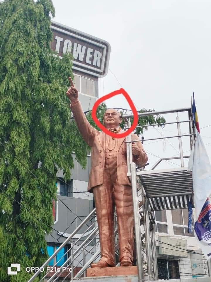 उज्जैन में बवाल... बाबा साहब भीम अंबेडकर की मूर्ति का चश्मा तोड़ा उज्जैन में बवाल... बाबा साहब भीम अंबेडकर की मूर्ति का चश्मा तोड़ा
