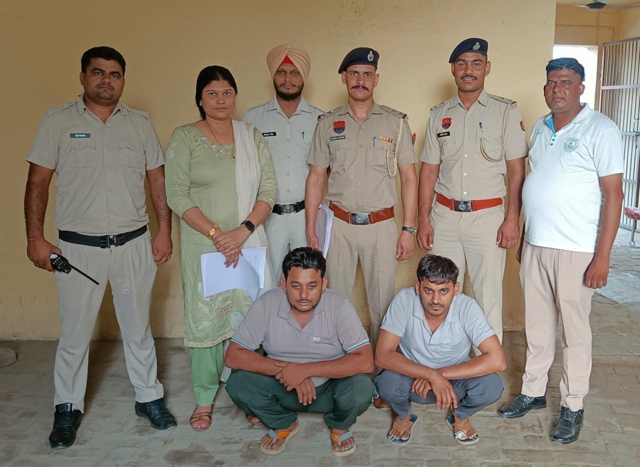04जेएनडी38:पुलिस गिरफ्त में दोनों आरोपी। स्रोत पुलिस प्रशासन 04जेएनडी38:पुलिस गिरफ्त में दोनों आरोपी। स्रोत पुलिस प्रशासन