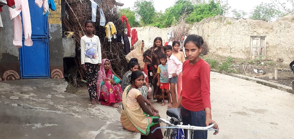 हाथरस घटना के बाद भोलेबाबा के आश्रम में पड़ा ताला। संवाद हाथरस घटना के बाद भोलेबाबा के आश्रम में पड़ा ताला। संवाद