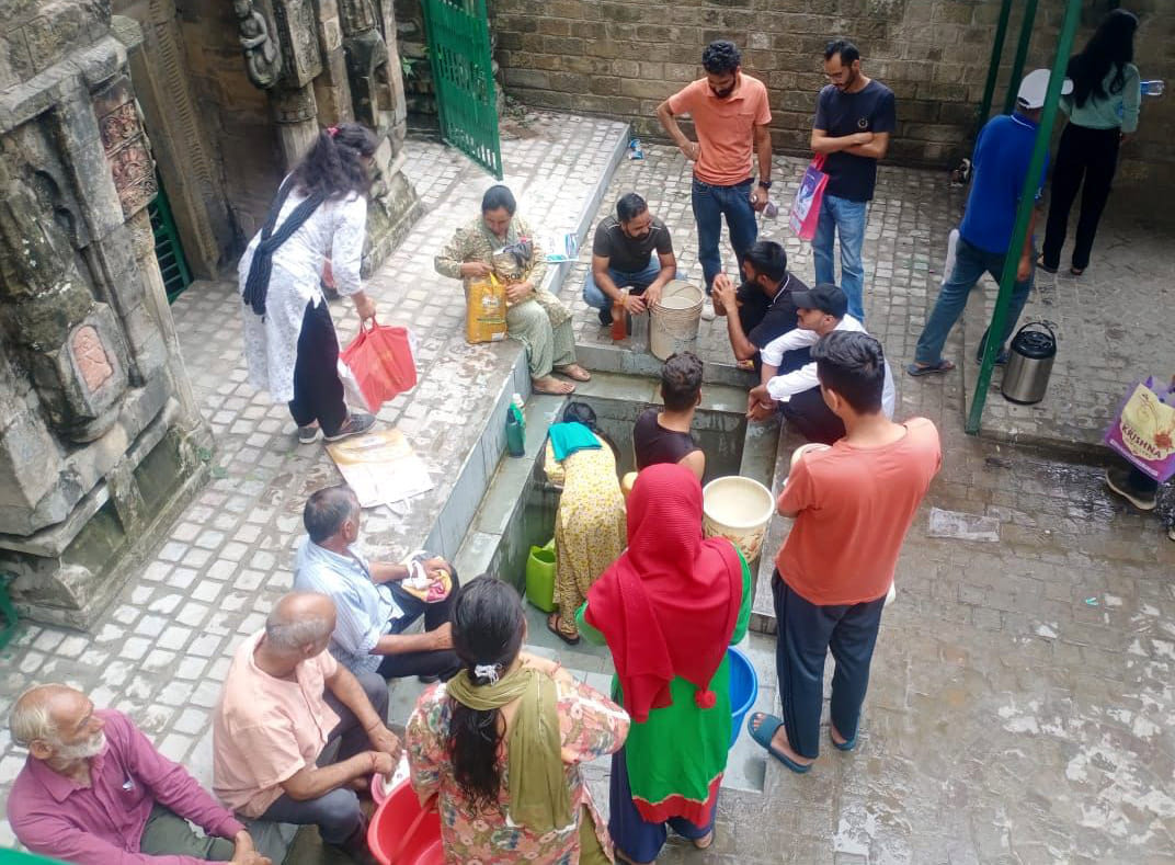 मंडी शहर के लिए बनी ऊहल परियोजना की नदी के आर पार बनी ट्रेंच वीयर जिसमें बार बार गाद भर रही है 