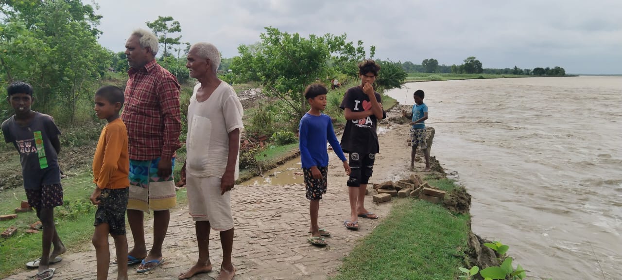 तिकुनिया नया पिंड गांव के नाले का घाटा जलस्तर। ग्रामीण तिकुनिया नया पिंड गांव के नाले का घाटा जलस्तर। ग्रामीण