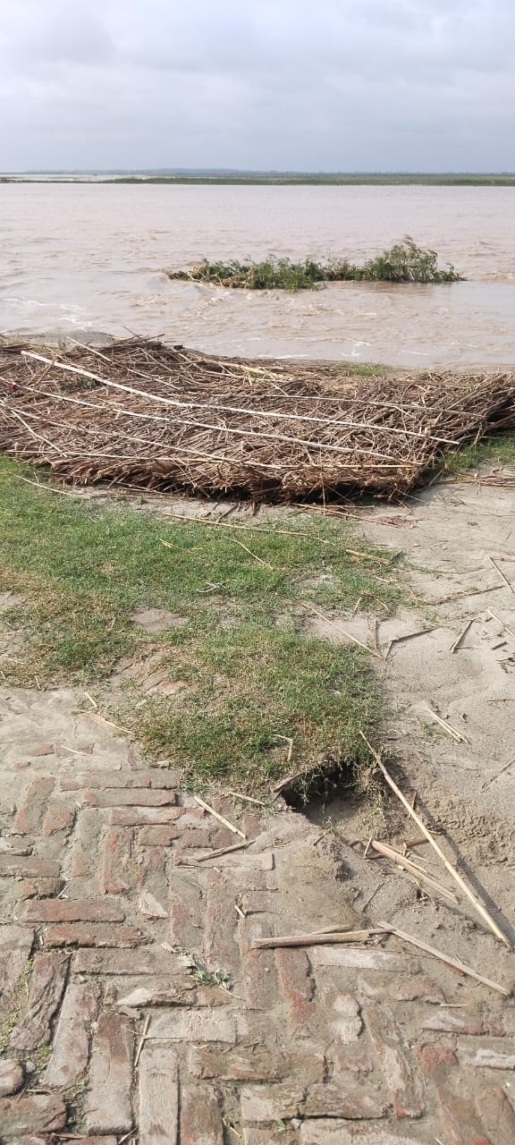 तिकुनिया नया पिंड गांव के नाले का घाटा जलस्तर। ग्रामीण तिकुनिया नया पिंड गांव के नाले का घाटा जलस्तर। ग्रामीण