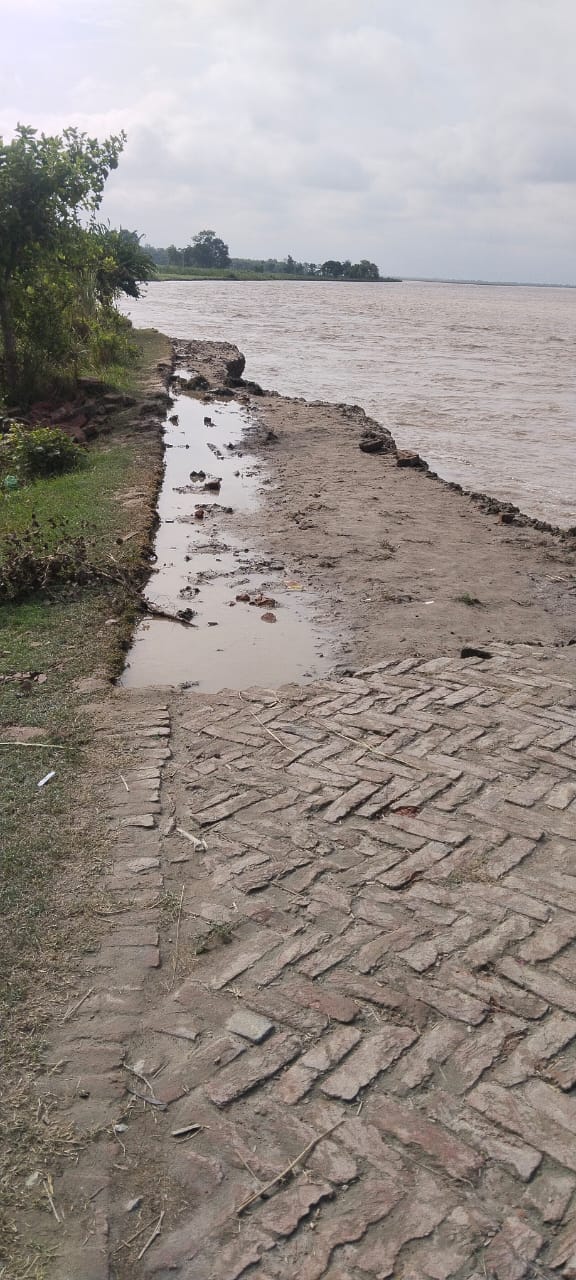 तिकुनिया नया पिंड गांव के नाले का घाटा जलस्तर। ग्रामीण तिकुनिया नया पिंड गांव के नाले का घाटा जलस्तर। ग्रामीण