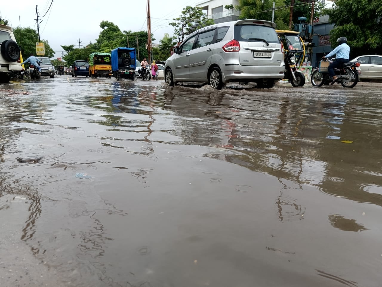 बीसलपुर के गांव कंपरी में दलदल बनी सड़क।स्रोत:ग्रामीण