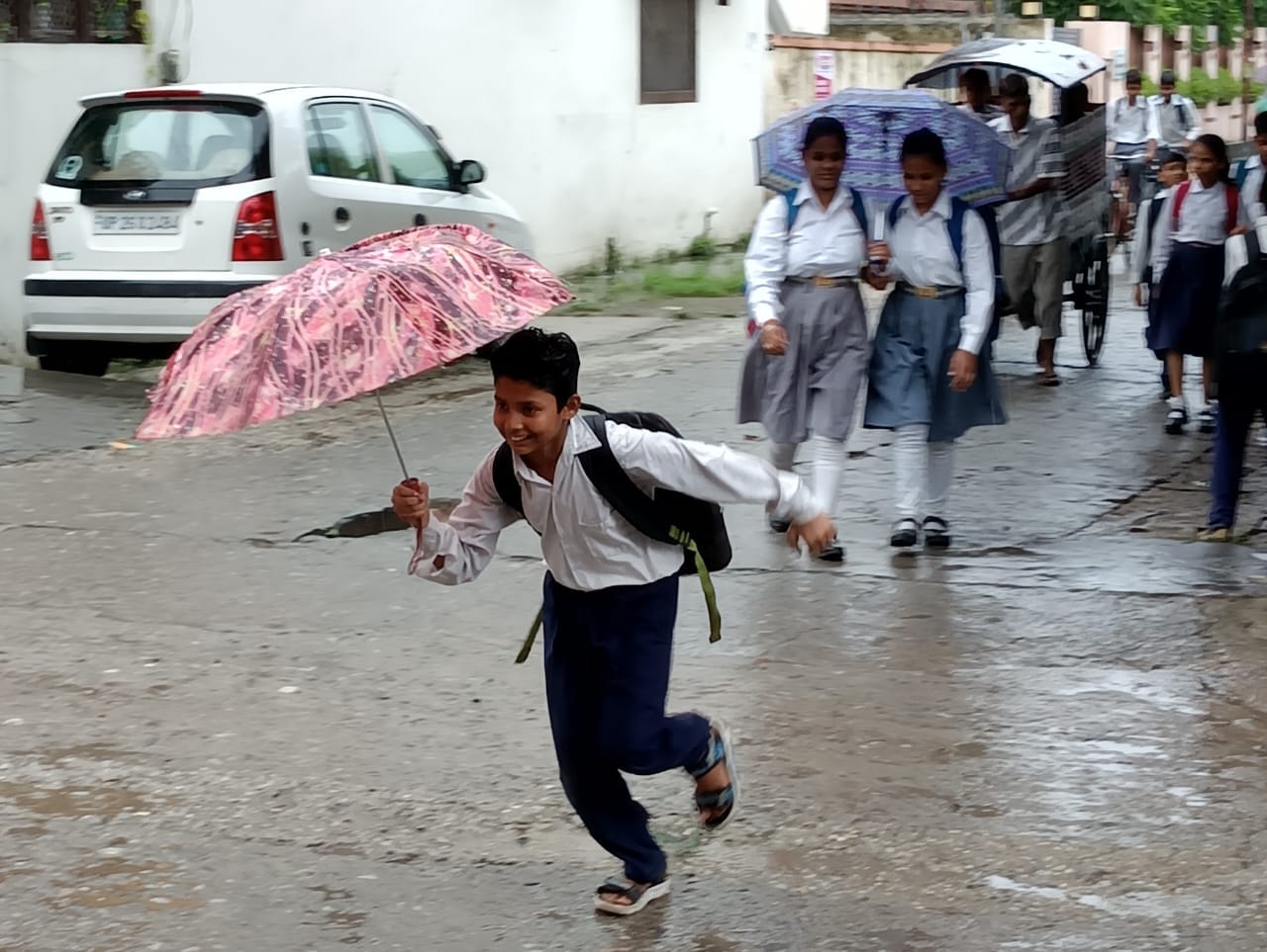 बीसलपुर के गांव कंपरी में दलदल बनी सड़क।स्रोत:ग्रामीण