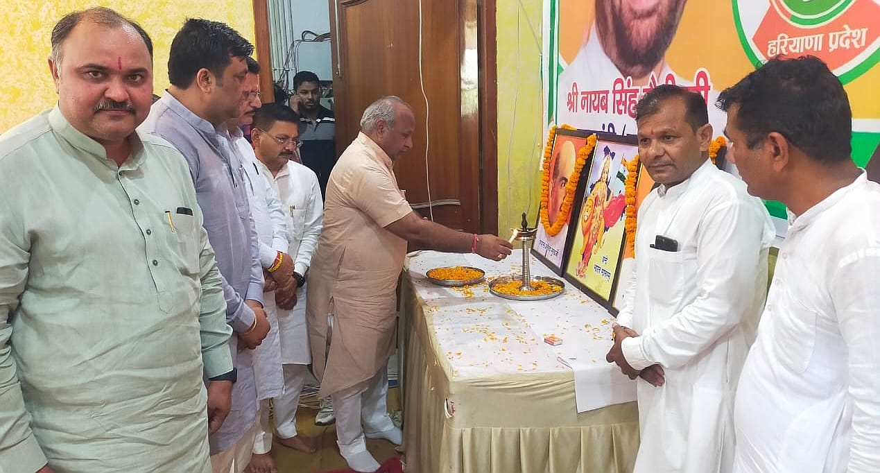 07जेएनडी09: दीप प्रज्ज्वलित करके बैठक की शुरूआत करते हुए भाजपा ओबीसी मोर्चा प्रदेशाध्यक्ष कर्णद 07जेएनडी09: दीप प्रज्ज्वलित करके बैठक की शुरूआत करते हुए भाजपा ओबीसी मोर्चा प्रदेशाध्यक्ष कर्णद