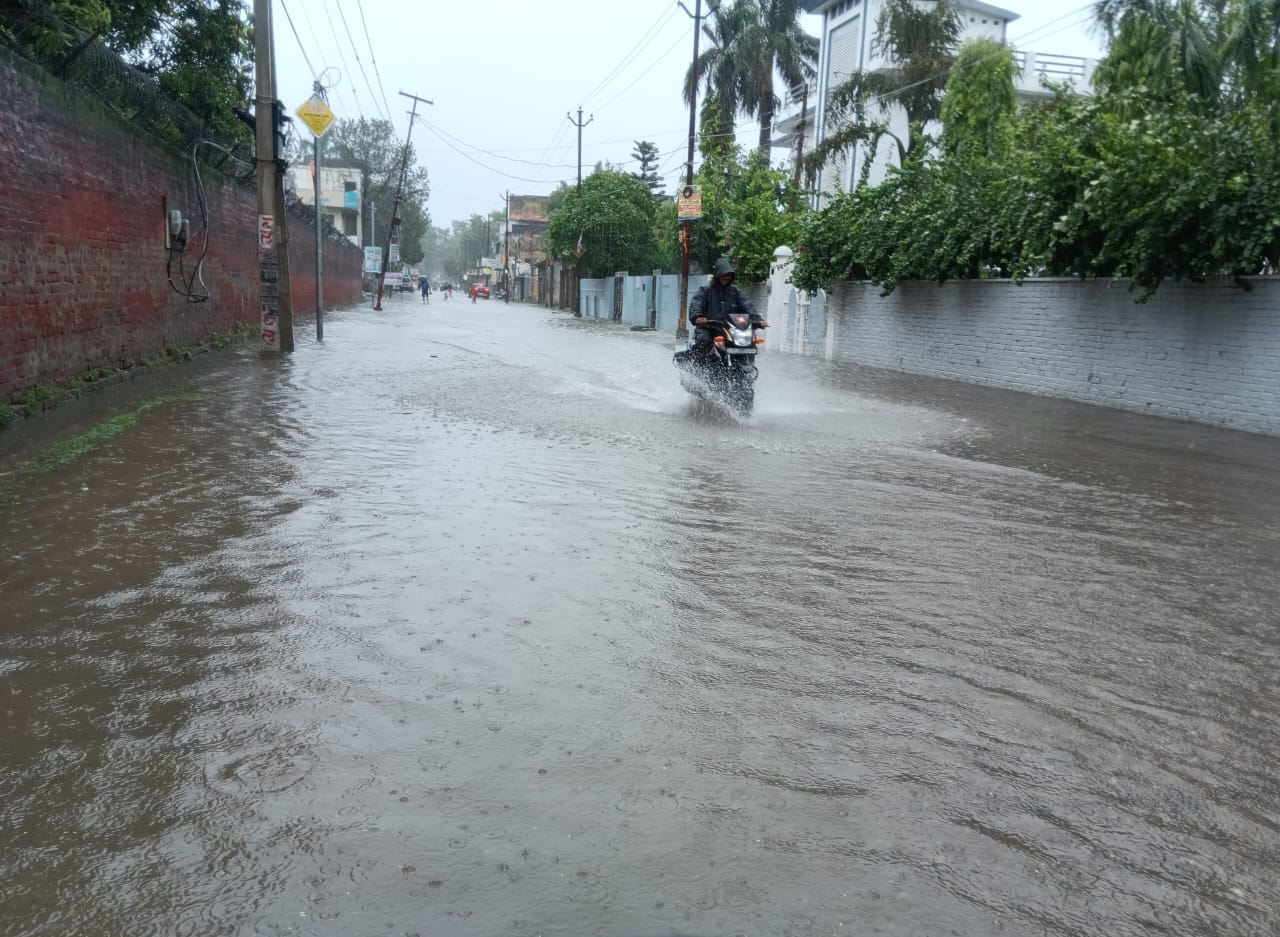 बैल्हा बाजार घाट में घरों में घूसा पानीं। स्रोत: ग्रामीण