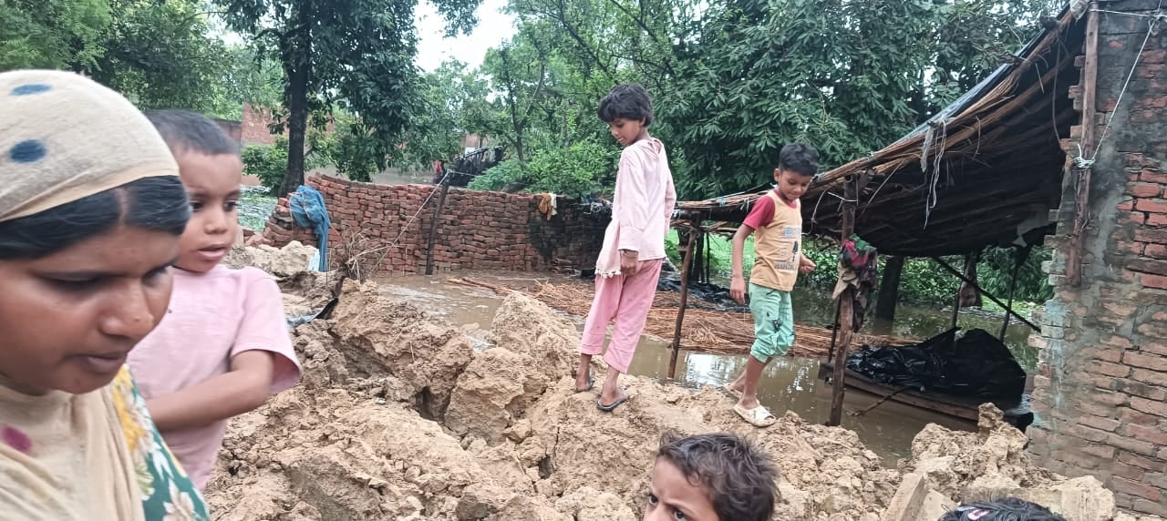 बैल्हा बाजार घाट में घरों में घूसा पानीं। स्रोत: ग्रामीण