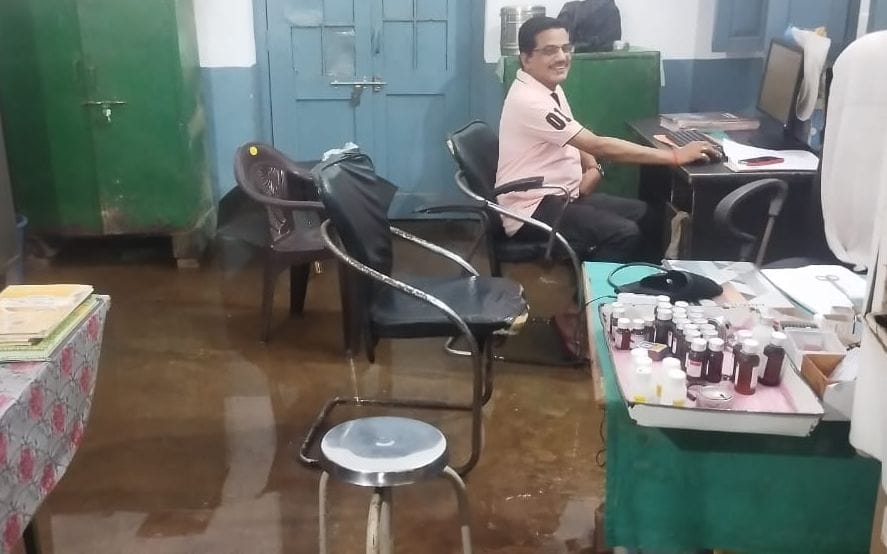 मझगईं पीएचसी में खाली पड़ी चिकित्सक की कुर्सी। संवाद मझगईं पीएचसी में खाली पड़ी चिकित्सक की कुर्सी। संवाद