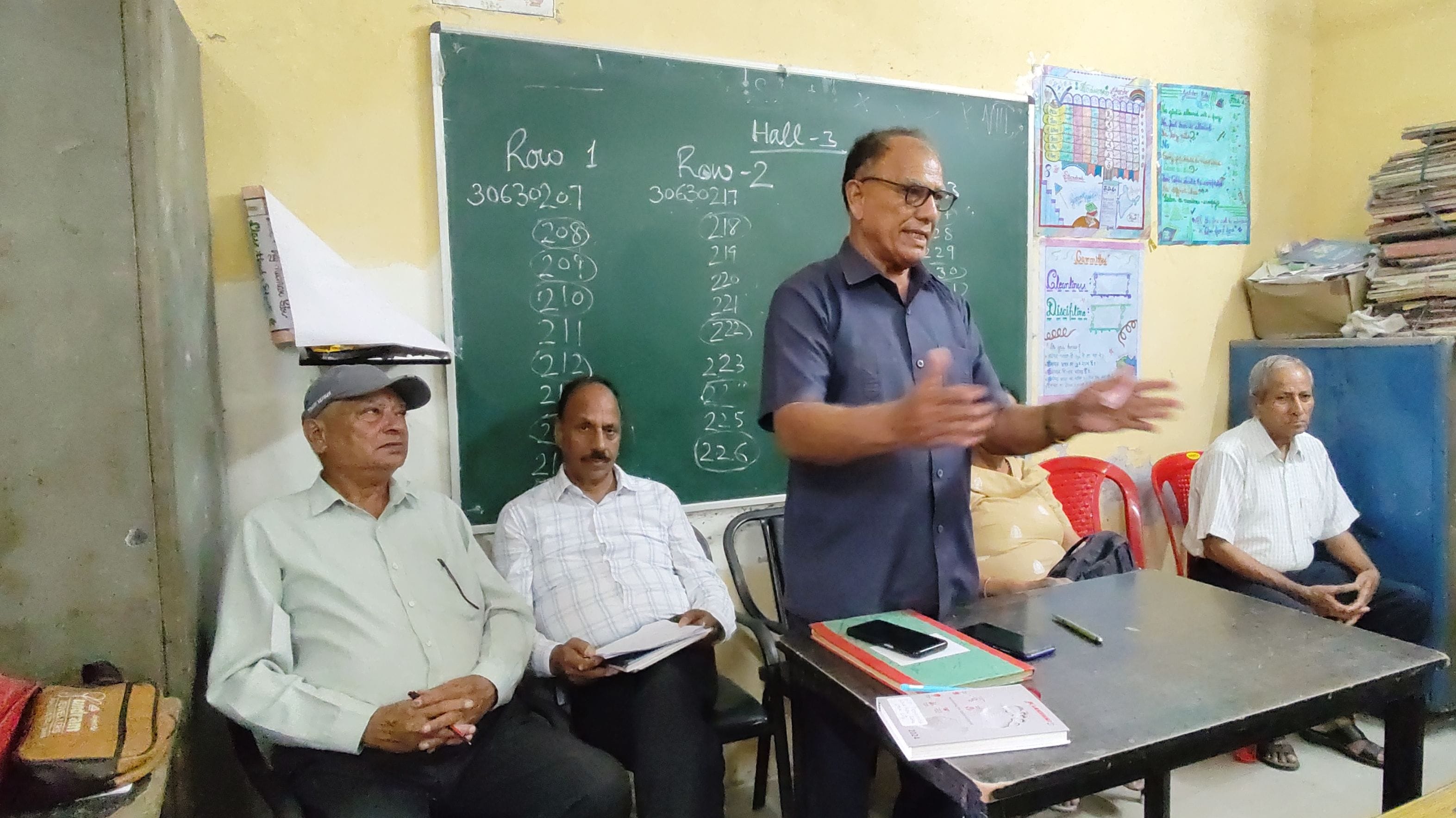 ऊना में बैइक के दौरान हिमाचल प्रदेश पेशनर्स वेलफेयर एसोसिएशन के पदाधिकारी।संवाद