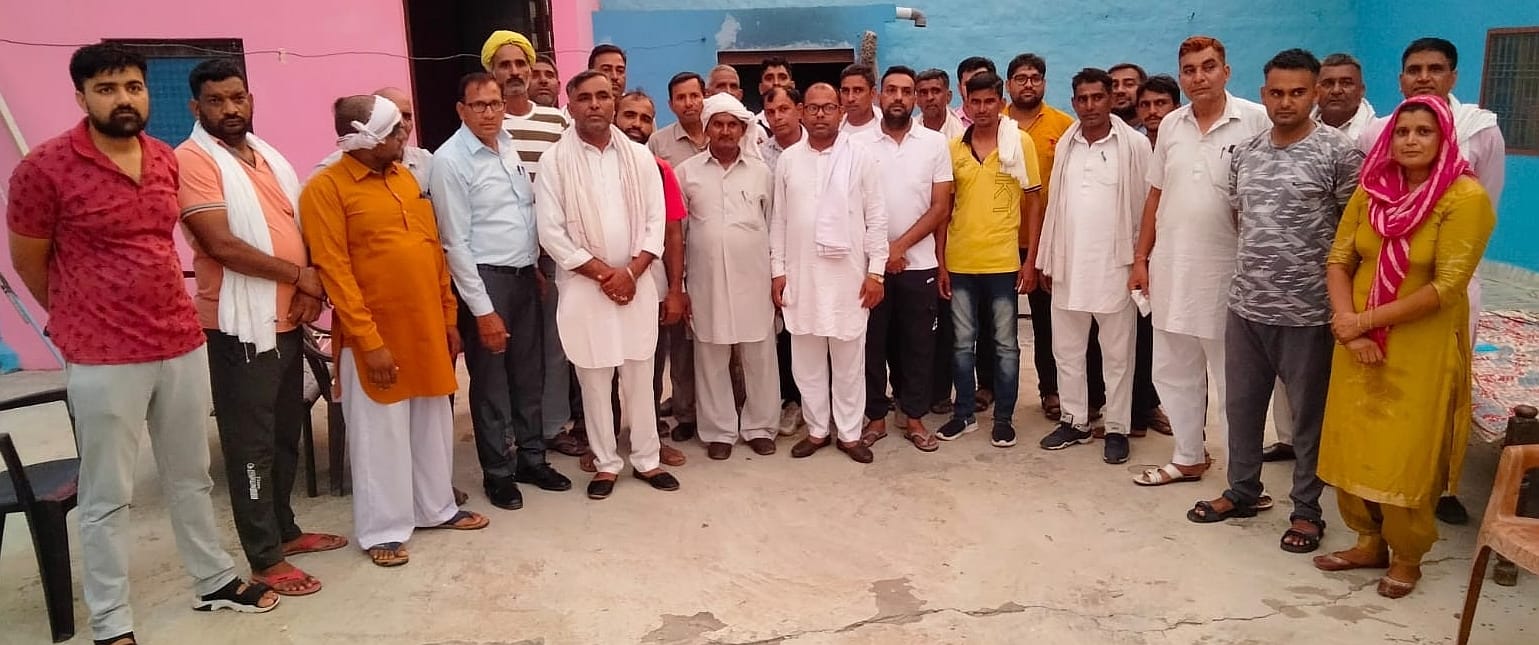 08जेएनडी08: नगूरां गांव में मिटिंग में भाग लेते विभिन्न गांवों के पंच। संवाद 08जेएनडी08: नगूरां गांव में मिटिंग में भाग लेते विभिन्न गांवों के पंच। संवाद