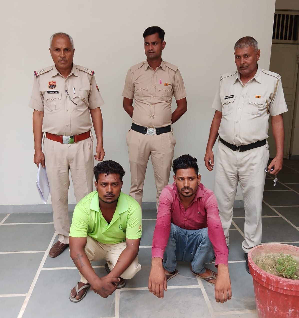 08जेएनडी45: गाड़ी से बैटरी चोरी करने के पकड़े गए दोनों आरोपी पुलिस गिरफ्त में। स्रोत पुलिस प्रश 08जेएनडी45: गाड़ी से बैटरी चोरी करने के पकड़े गए दोनों आरोपी पुलिस गिरफ्त में। स्रोत पुलिस प्रश