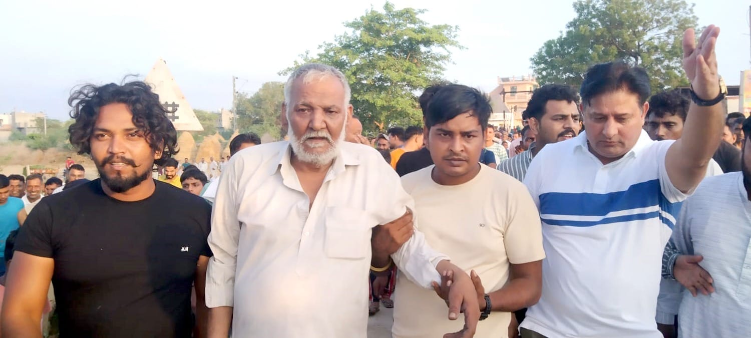 08जेएनडी52 : टावर से नीचे उतरता कृष्ण। संवाद 08जेएनडी52 : टावर से नीचे उतरता कृष्ण। संवाद
