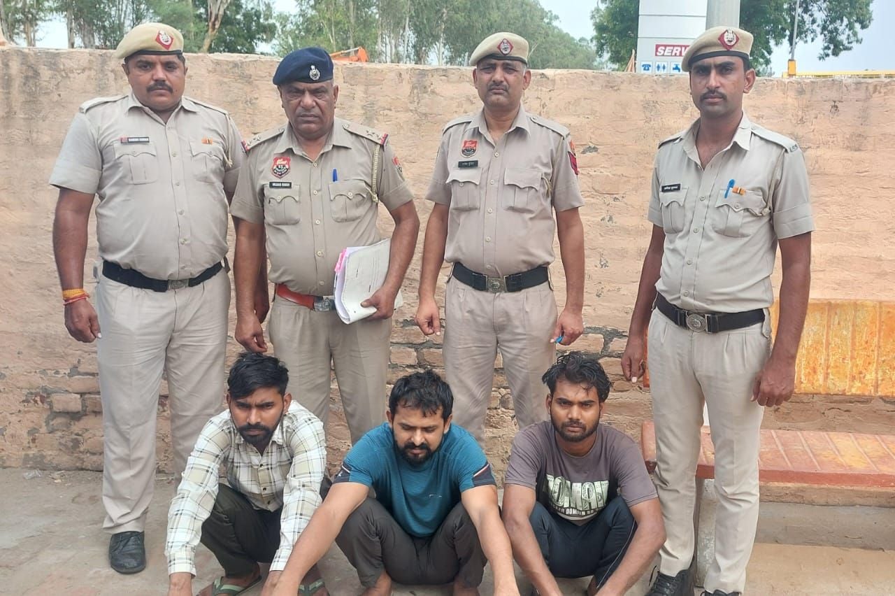09जेएनडी27: पुलिस गिरफ्त में पकड़े गए आरोपी। स्रोत पुलिस प्रशासन 09जेएनडी27: पुलिस गिरफ्त में पकड़े गए आरोपी। स्रोत पुलिस प्रशासन