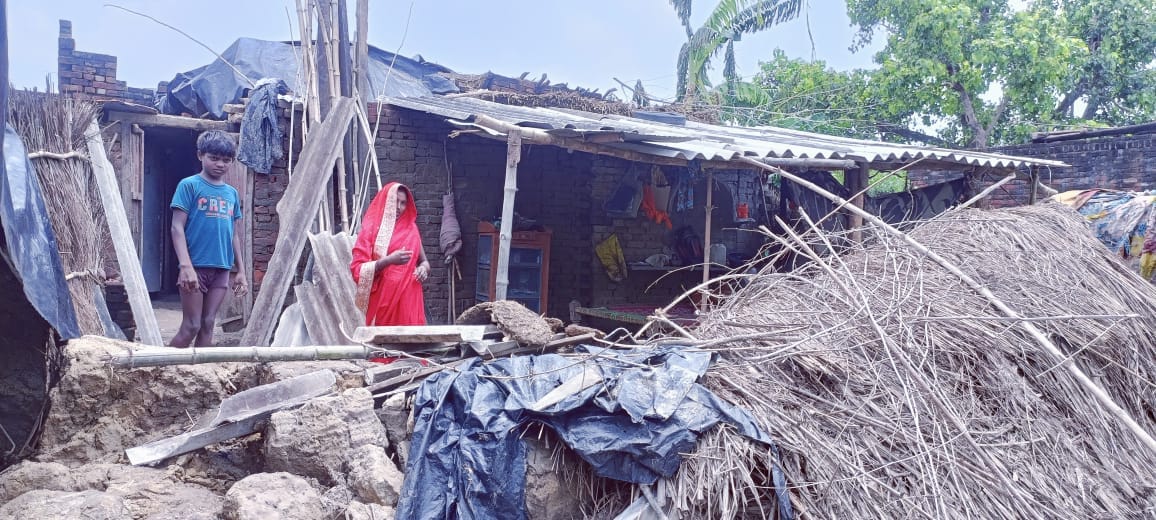 बीसलपुर के गांव रिछोला में गिरा घर।संवाद बीसलपुर के गांव रिछोला में गिरा घर।संवाद