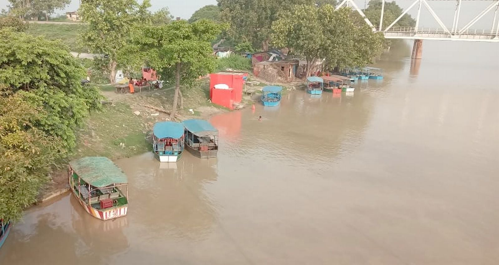 सहसवान क्षेत्र के गांव भमरोलिया तक पहुंचा गंगा का पानी। संवाद सहसवान क्षेत्र के गांव भमरोलिया तक पहुंचा गंगा का पानी। संवाद