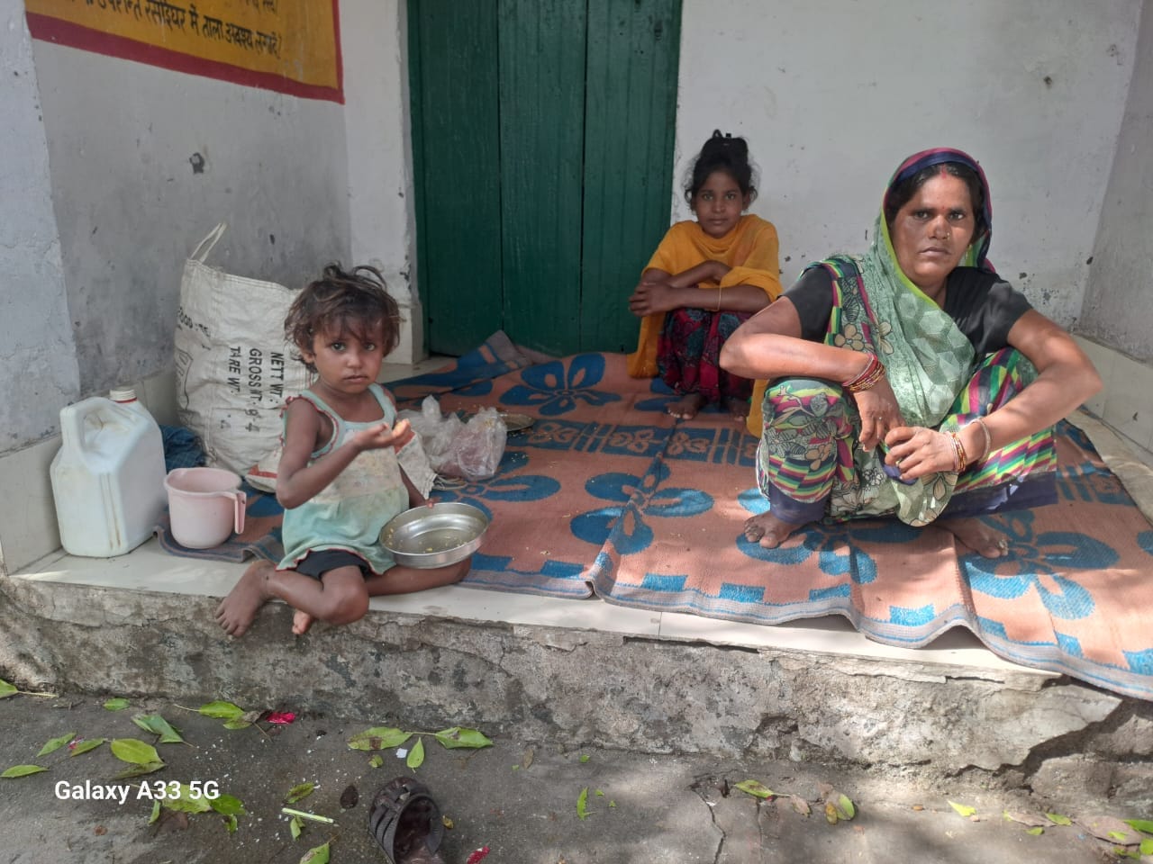 बीसलपुर के मोहल्ला पटेल नगर में दुकान में भरा पानी।संवाद बीसलपुर के मोहल्ला पटेल नगर में दुकान में भरा पानी।संवाद