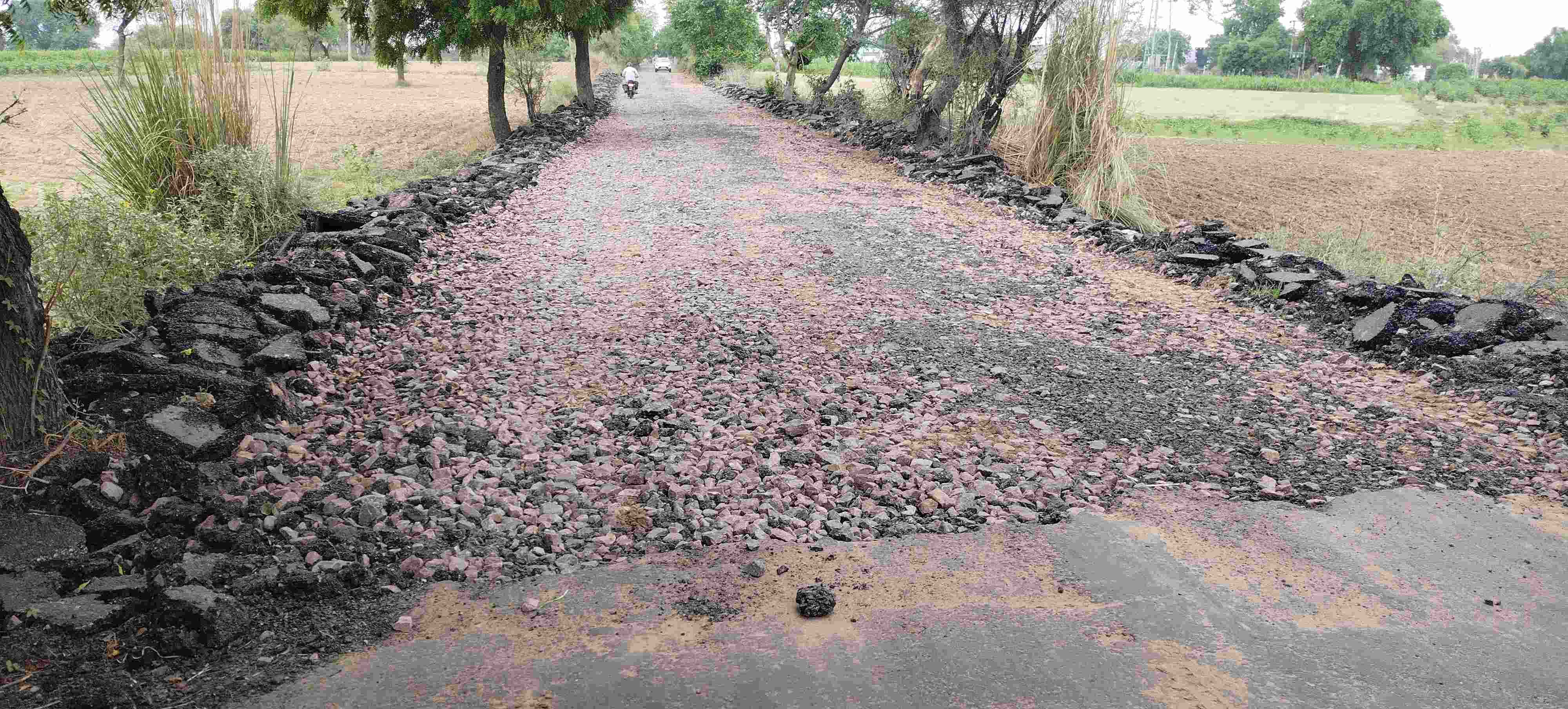 फोटो संख्या:60- तोड़ा गया सड़क मार्ग--स्रोत-संवाद फोटो संख्या:60- तोड़ा गया सड़क मार्ग--स्रोत-संवाद