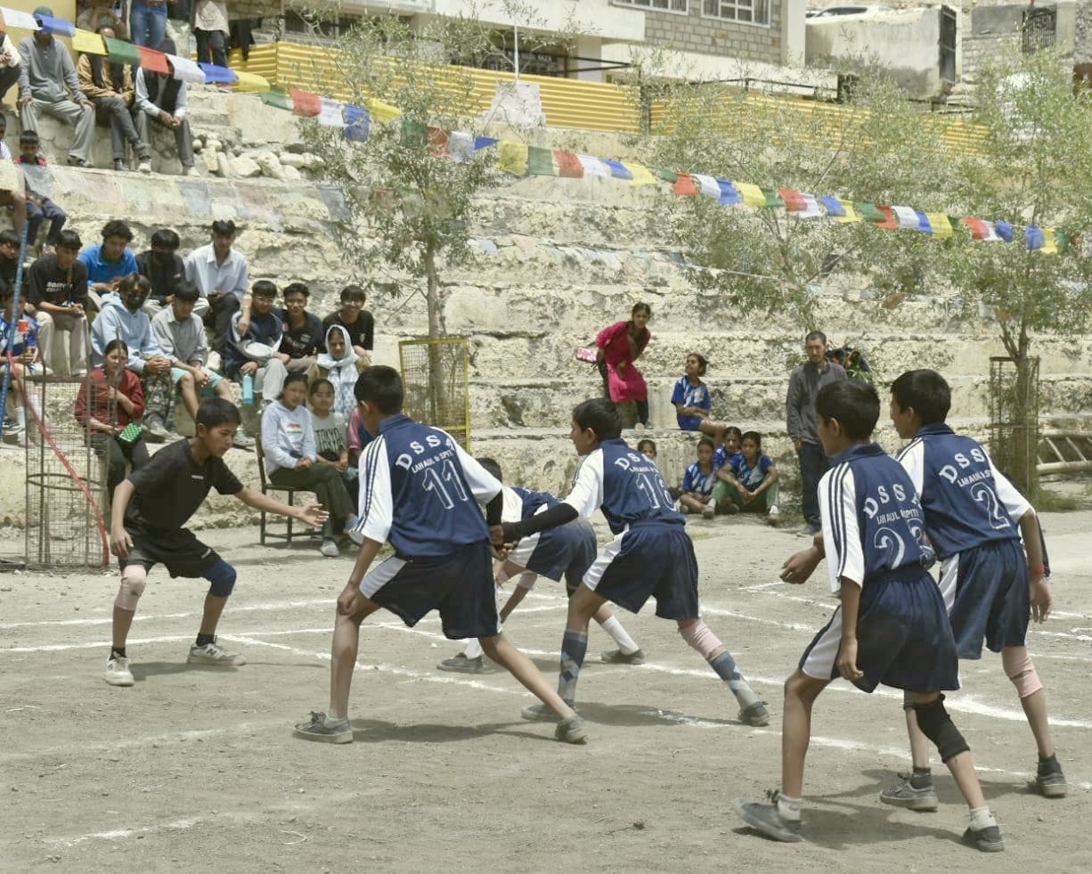 काजा में आयोजित खेलकूद प्रतियोगिता का शुभारंभ अवसर पर खिलाडिय़ों को संबोधित करते अतिरिक्त उपायुक काजा में आयोजित खेलकूद प्रतियोगिता का शुभारंभ अवसर पर खिलाडिय़ों को संबोधित करते अतिरिक्त उपायुक