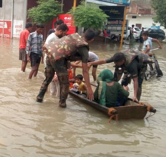 ककरा में भरा गर्रा नदी का पानी। संवाद ककरा में भरा गर्रा नदी का पानी। संवाद