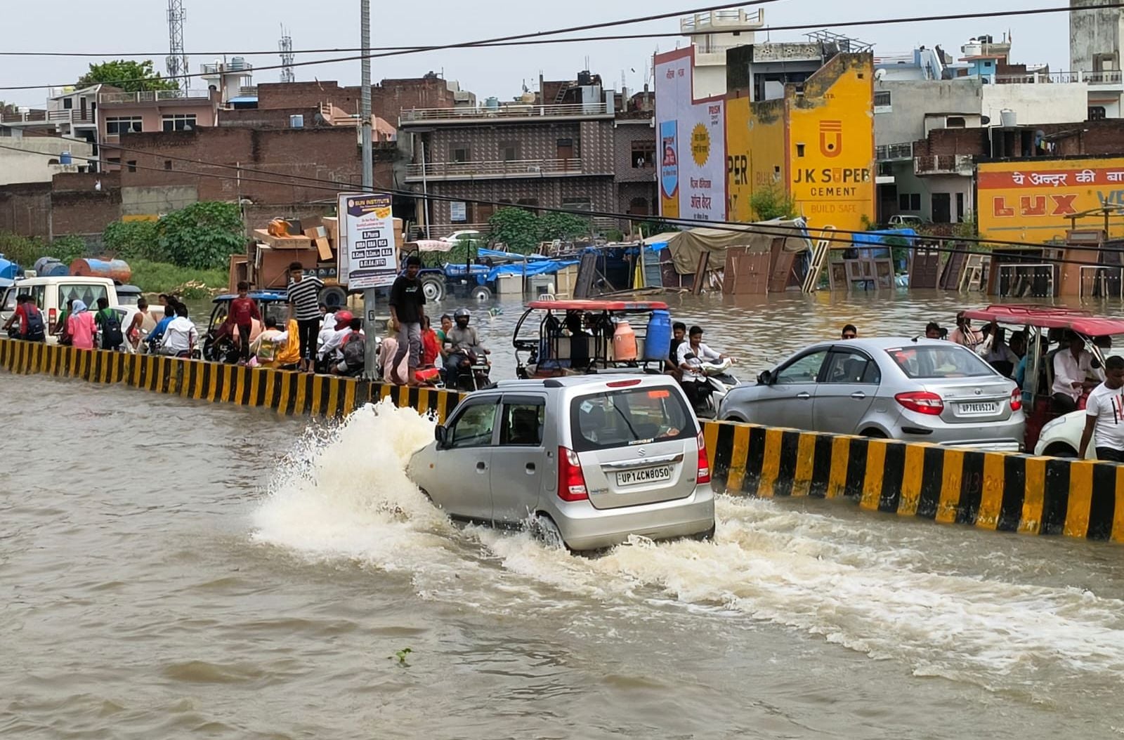 ककरा में भरा गर्रा नदी का पानी। संवाद ककरा में भरा गर्रा नदी का पानी। संवाद