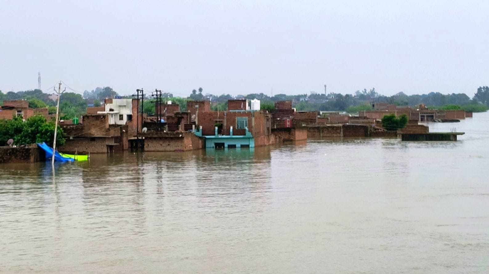 ककरा में भरा गर्रा नदी का पानी। संवाद ककरा में भरा गर्रा नदी का पानी। संवाद