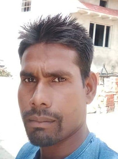 सड़क पर बिखरी पड़ी डाल।संवाद