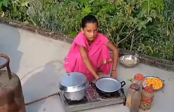समदाहा गांव के लोगों को एनडीआरफ ने रेस्क्यू किया। संवाद समदाहा गांव के लोगों को एनडीआरफ ने रेस्क्यू किया। संवाद