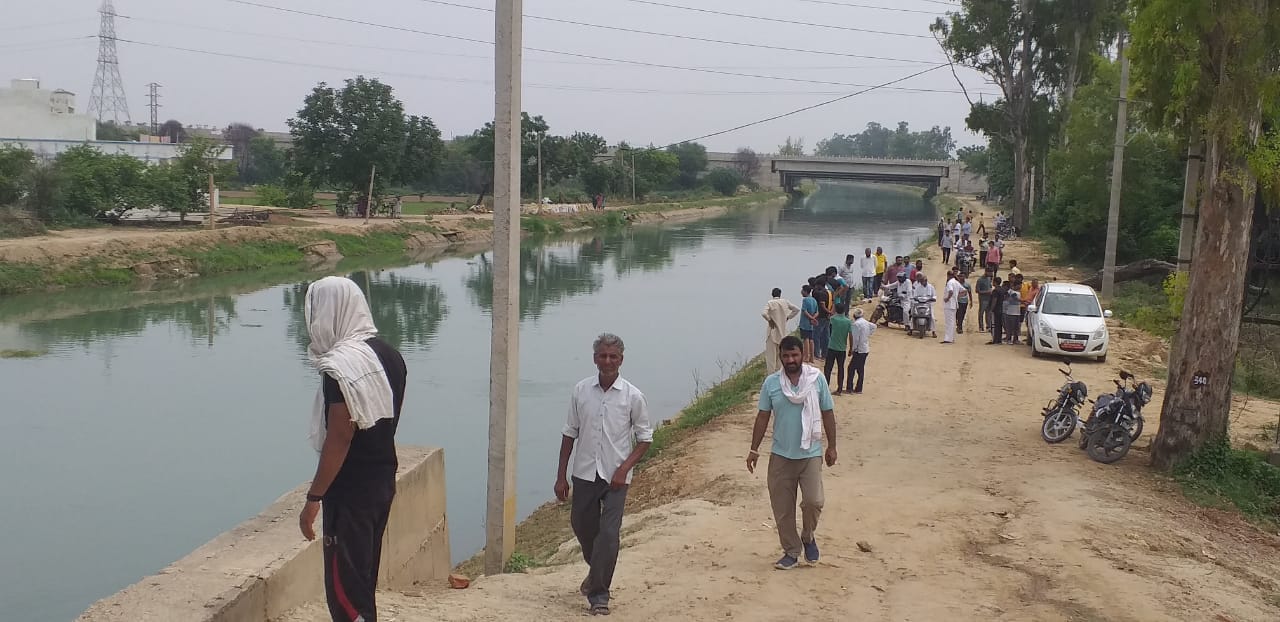 13जेएनडी28: अनमोल की फोटो।