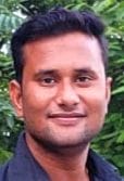 बुलडोजर की सवारी: लखनऊ दिल्ली हाइवे पर अभी भी पानी भरा हुआ है लोग आने-जाने के लिए अलग अलग साधनो