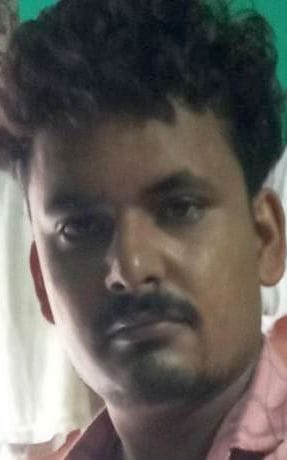 बुलडोजर की सवारी: लखनऊ दिल्ली हाइवे पर अभी भी पानी भरा हुआ है लोग आने-जाने के लिए अलग अलग साधनो