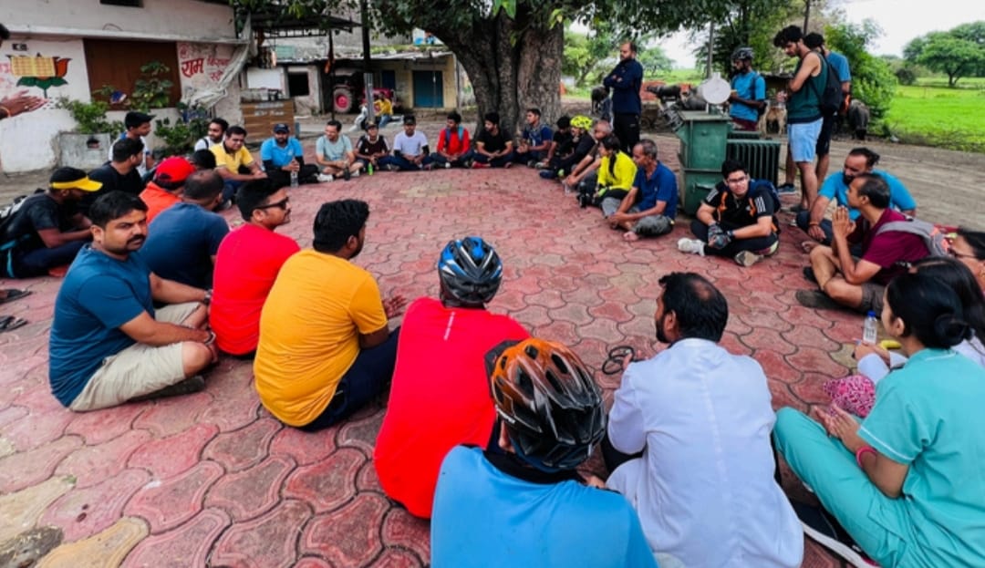 चारद्वार साइकिल यात्रा....पर्यावरण प्रेमी साइकिल चलाने और पर्यावरण बचाने का देंगे संदेश....118 चारद्वार साइकिल यात्रा....पर्यावरण प्रेमी साइकिल चलाने और पर्यावरण बचाने का देंगे संदेश....118