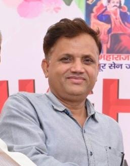 प्रधान सतीश सैनी। प्रधान सतीश सैनी।