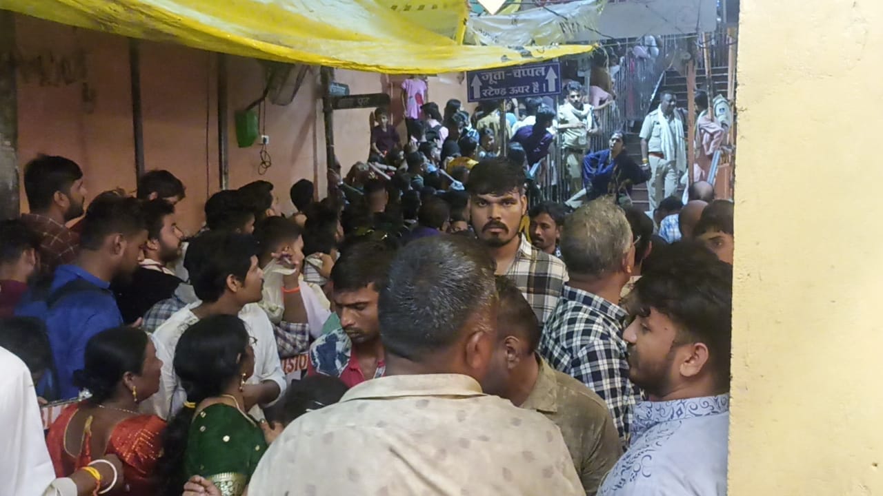 रविवार को बाबा ओंकार के दर्शन करने उमड़ा भक्तों का जन सैलाब