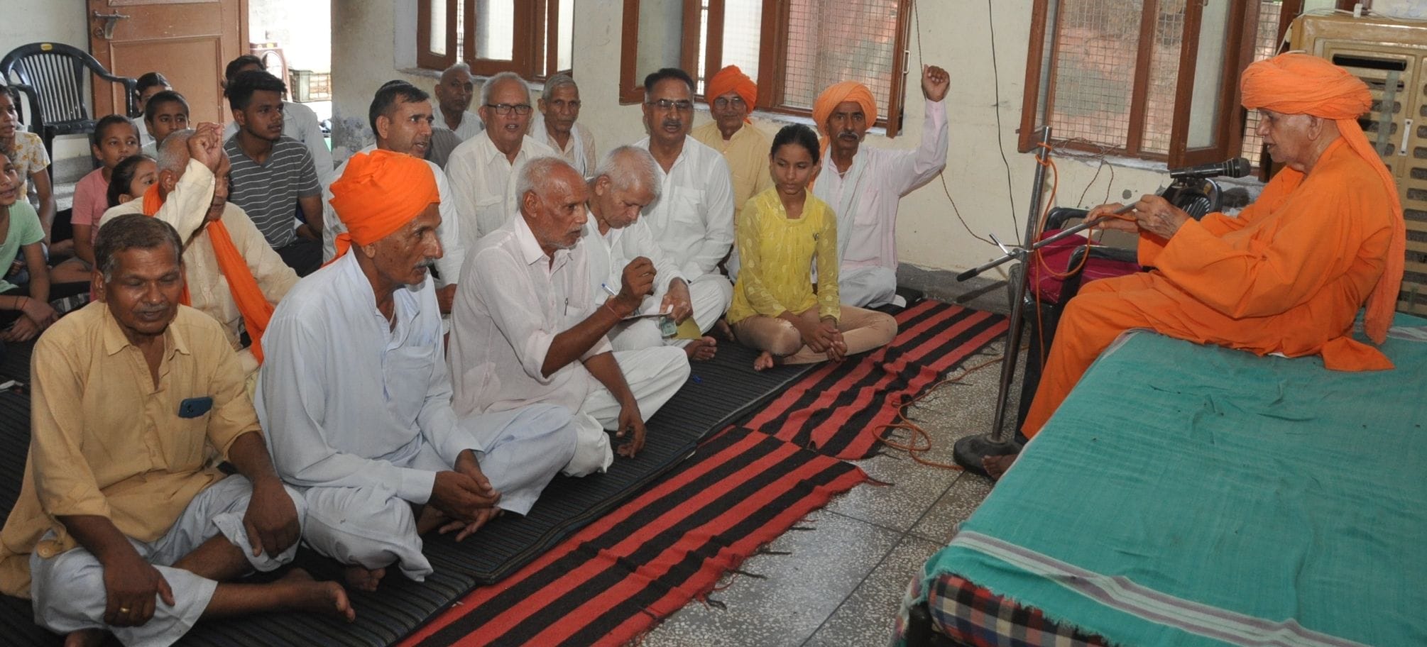 14जेएनडी06-मासिक सत्संग में संबोधित करते हुए स्वामी रामवेश। स्रोत स्वयं 14जेएनडी06-मासिक सत्संग में संबोधित करते हुए स्वामी रामवेश। स्रोत स्वयं